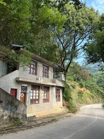 躲进小楼成一统，管他冬夏与春秋  ... ​​​